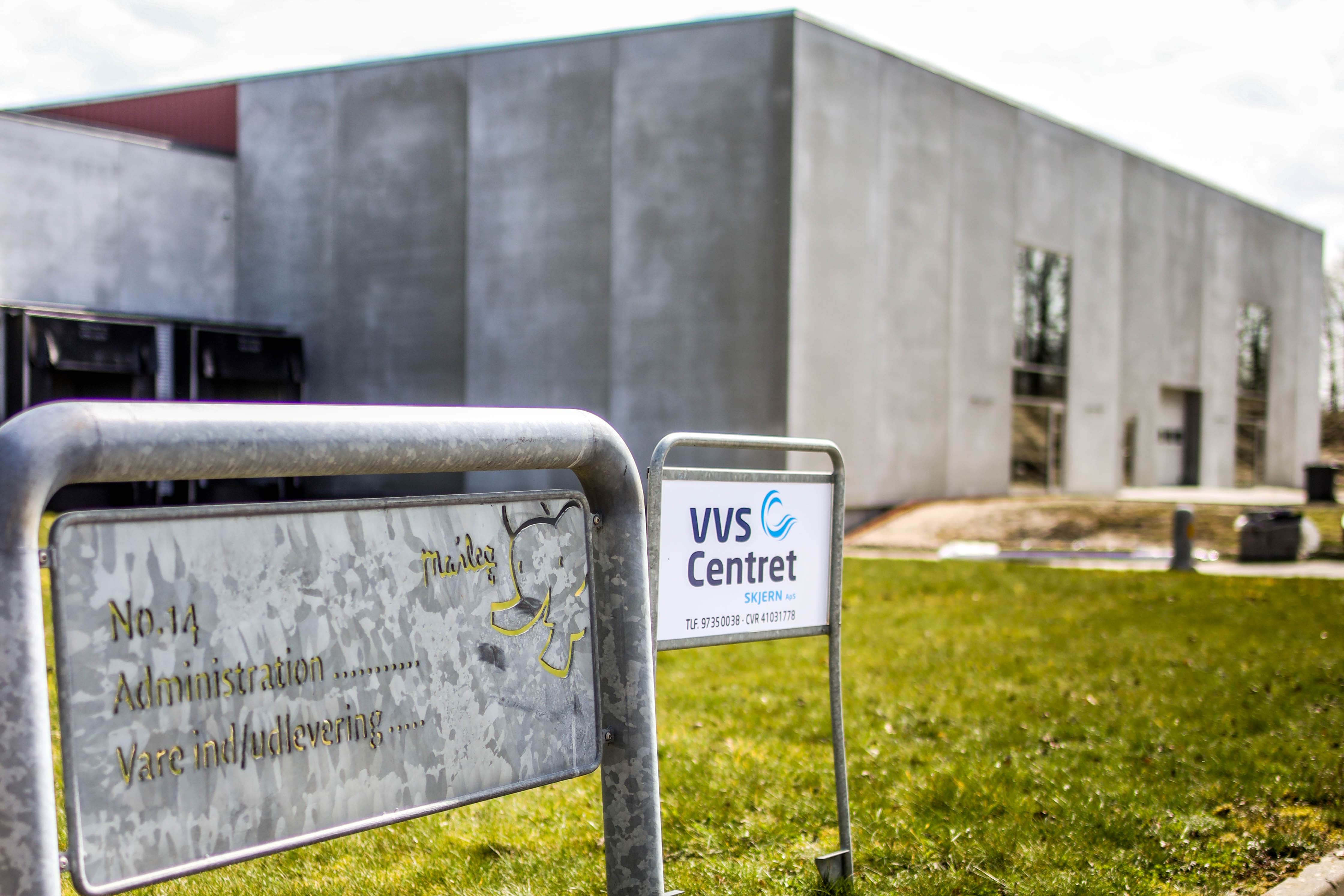 Billede af Maileg i lind med VVS Centret skilt, som viser vi har deltaget i byggeprojektet.